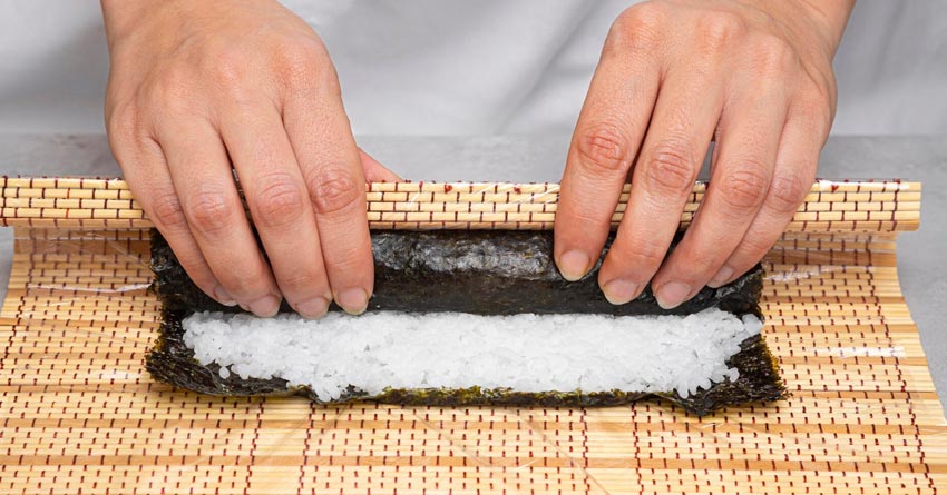 O que usar para enrolar o sushi?