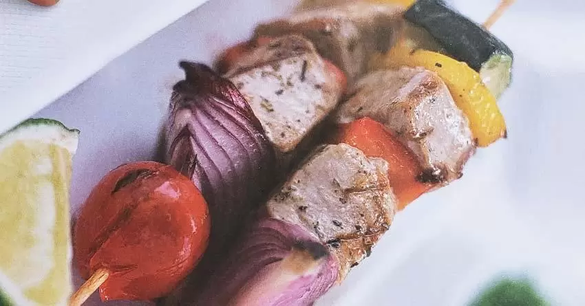 Kebabs de atum e legumes