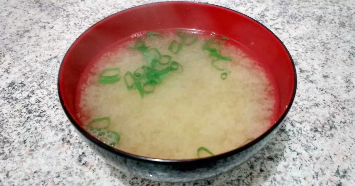 Receita de missoshiru (sopa de missô) - caldo japonês